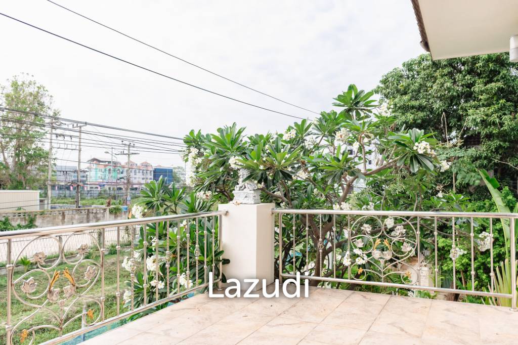 2 Storey 5 Bed Pool Villa near the beach