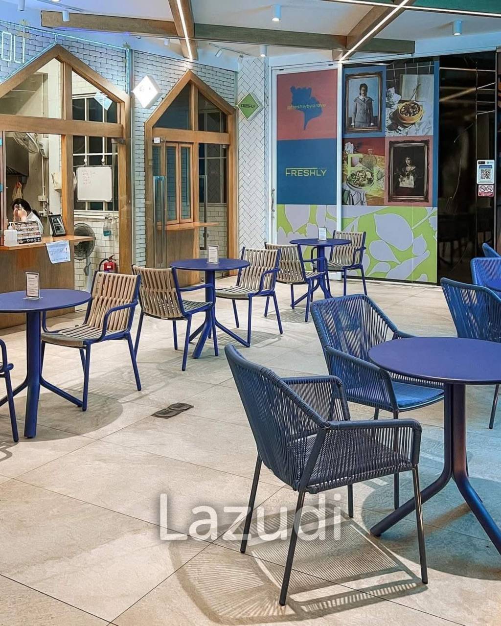 First Floor on Very Busy Thong Lo 10 with 100sqm seating additional space - Perfect for Restaurants, Wine Bar, Pub, etc