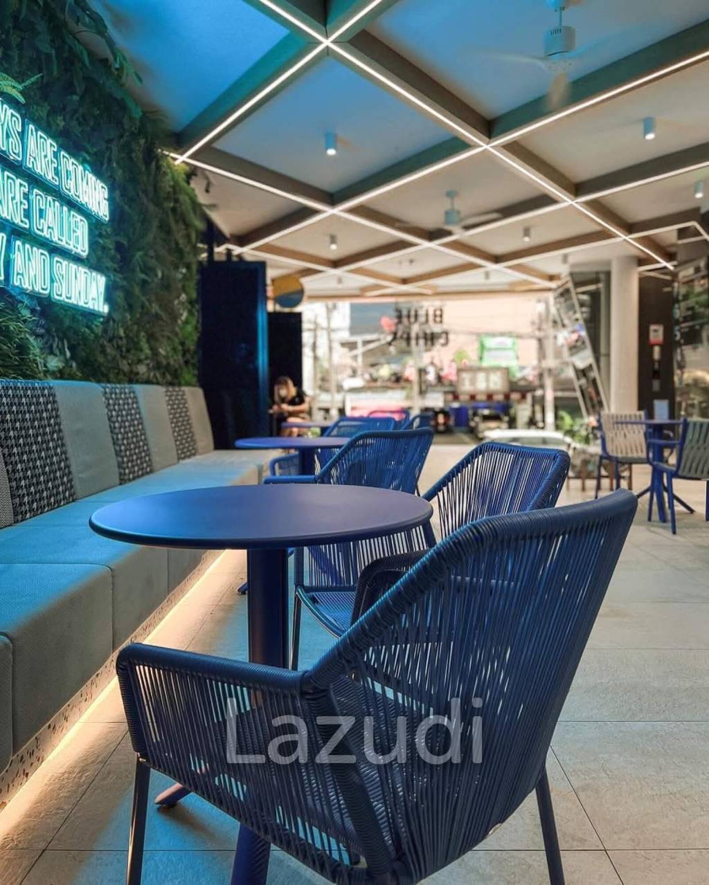 First Floor on Very Busy Thong Lo 10 with 100sqm seating additional space - Perfect for Restaurants, Wine Bar, Pub, etc