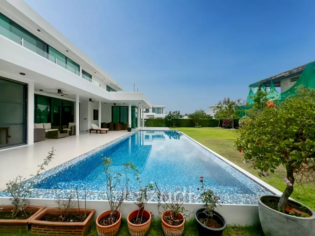 For Sale - Luxury 4 Bedroom Villa with Private Pool in La Lua
