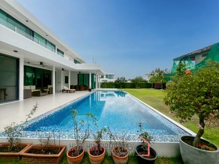 For Sale - Luxury 4 Bedroom Villa with Private Pool in La Lua