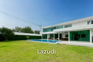 วิลล่า 2 ชั้นสไตล์โมเดิร์นพร้อมสระว่ายน้ำส่วนตัวในโครงการ La Lua Resort ที่หัวหิน