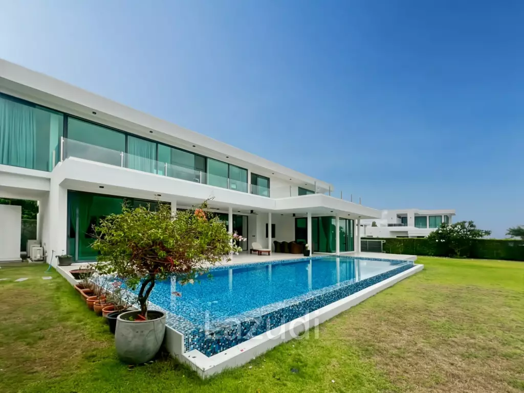 For Sale - Luxury 4 Bedroom Villa with Private Pool in La Lua