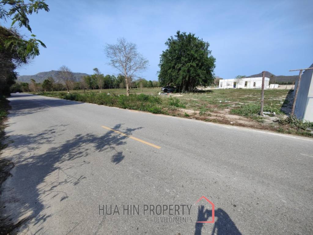 Land with Road Frontage 1 Rai Near Black Mountain Golf - For Sale