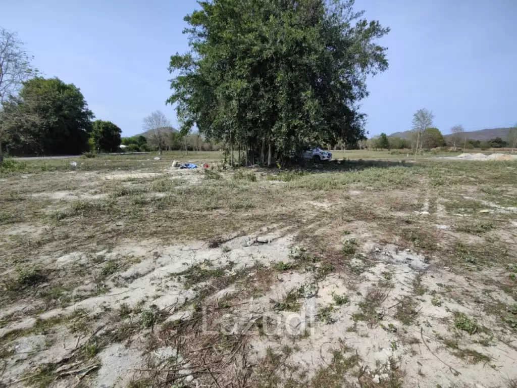 Land with Road Frontage 1 Rai Near Black Mountain Golf - For Sale