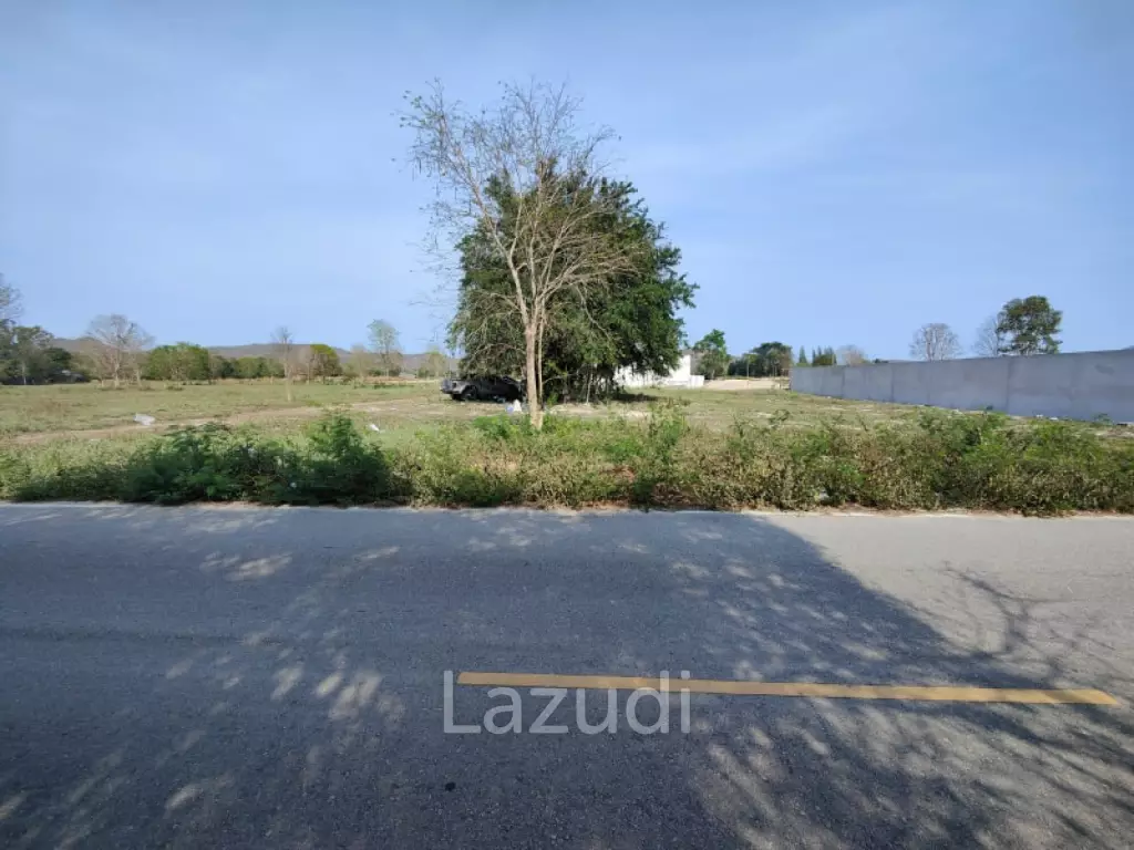 Land with Road Frontage 1 Rai Near Black Mountain Golf - For Sale