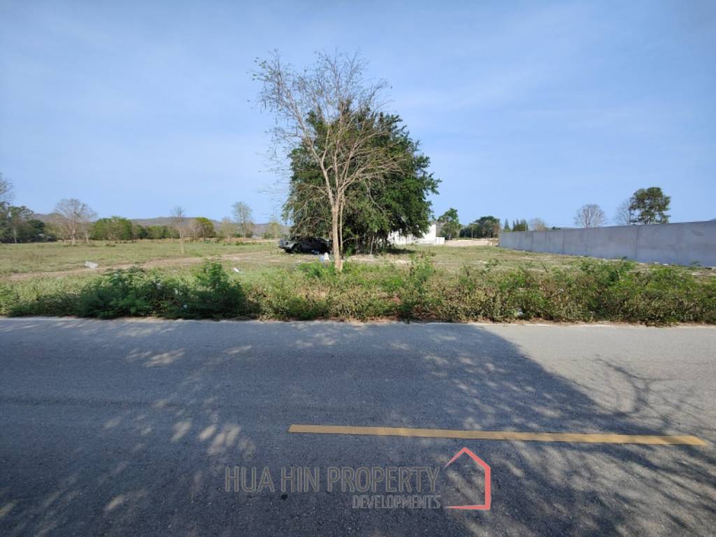 Land with Road Frontage 1 Rai Near Black Mountain Golf - For Sale