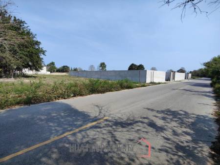 Land with Road Frontage 1 Rai Near Black Mountain Golf - For Sale