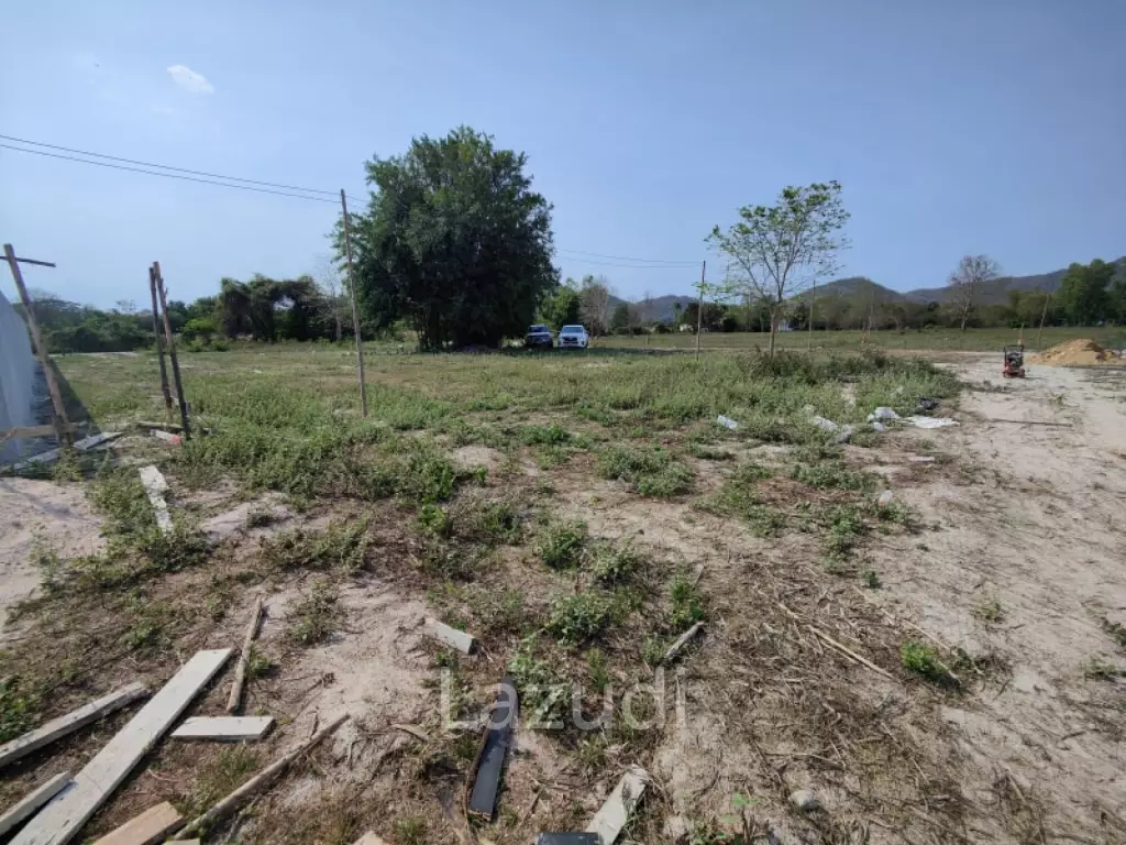 Land with Road Frontage 1 Rai Near Black Mountain Golf - For Sale