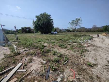 Land with Road Frontage 1 Rai Near Black Mountain Golf - For Sale
