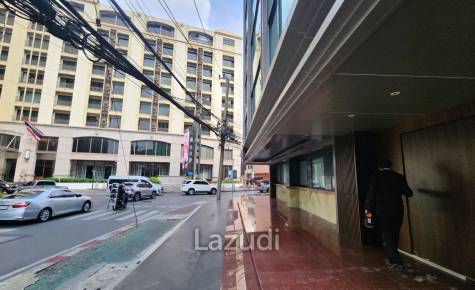 Prime Sukhumvit 24 Retail Space (no restaurant or bars) – 295sqm at High-Traffic Corner