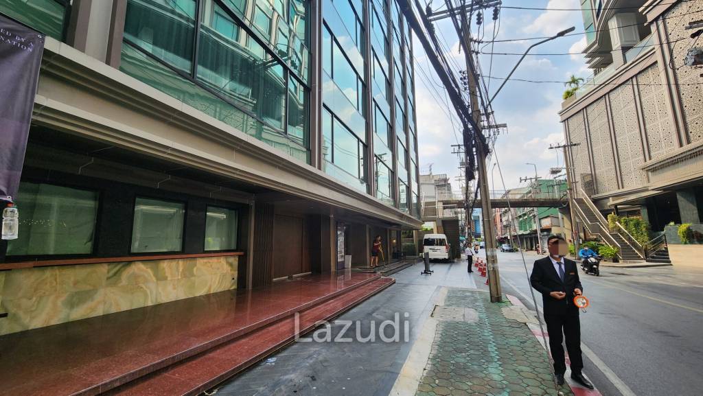 Prime Sukhumvit 24 Retail Space (no restaurant or bars) – 295sqm at High-Traffic Corner