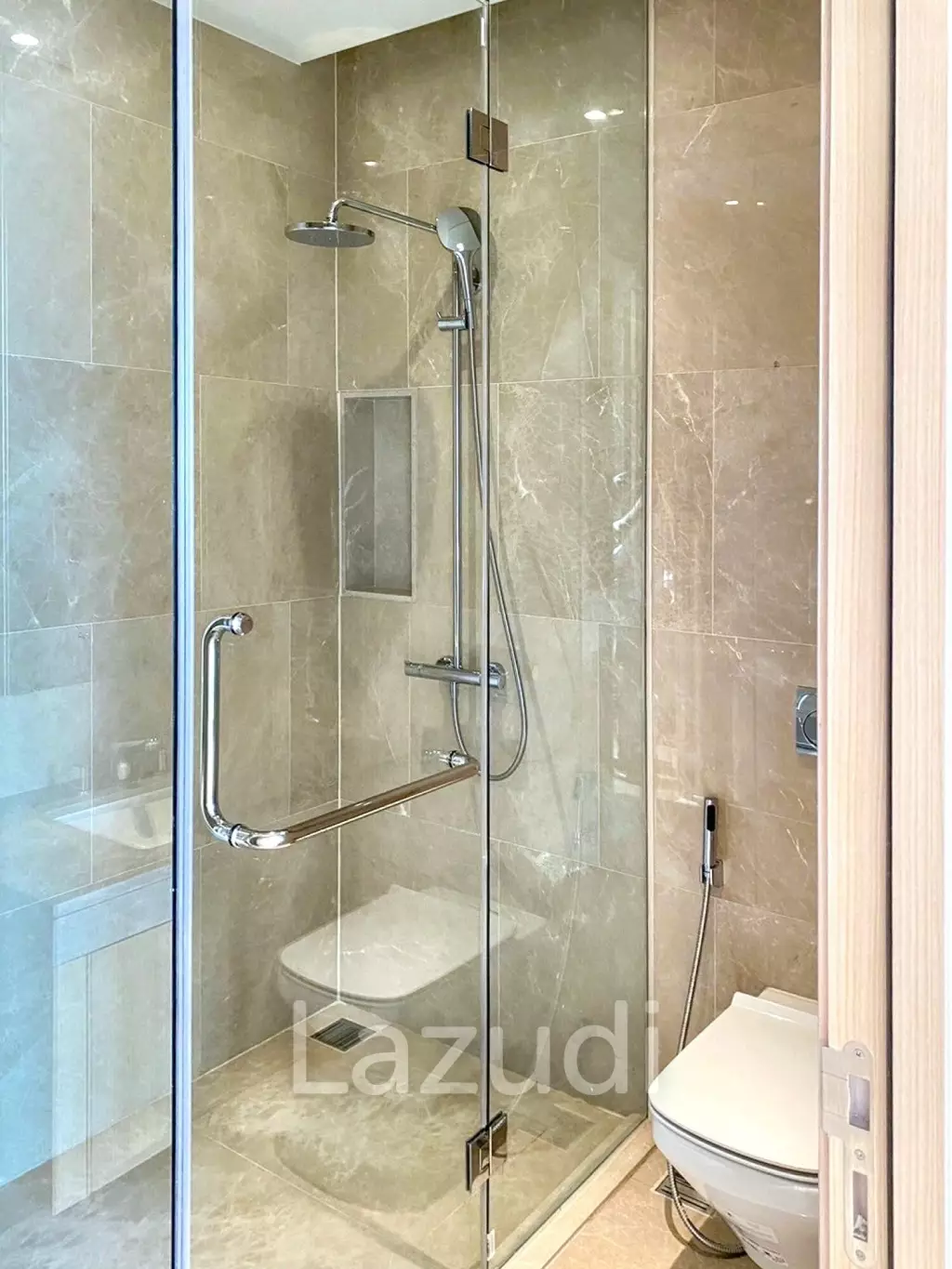 4 Bed 4 Bath 300 SQ.M . Magnolias Waterfront Residences
