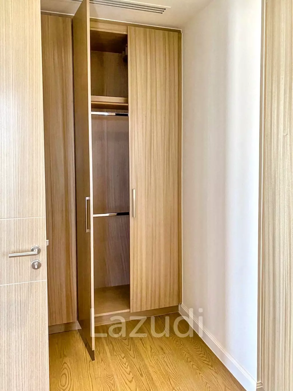4 Bed 4 Bath 300 SQ.M . Magnolias Waterfront Residences