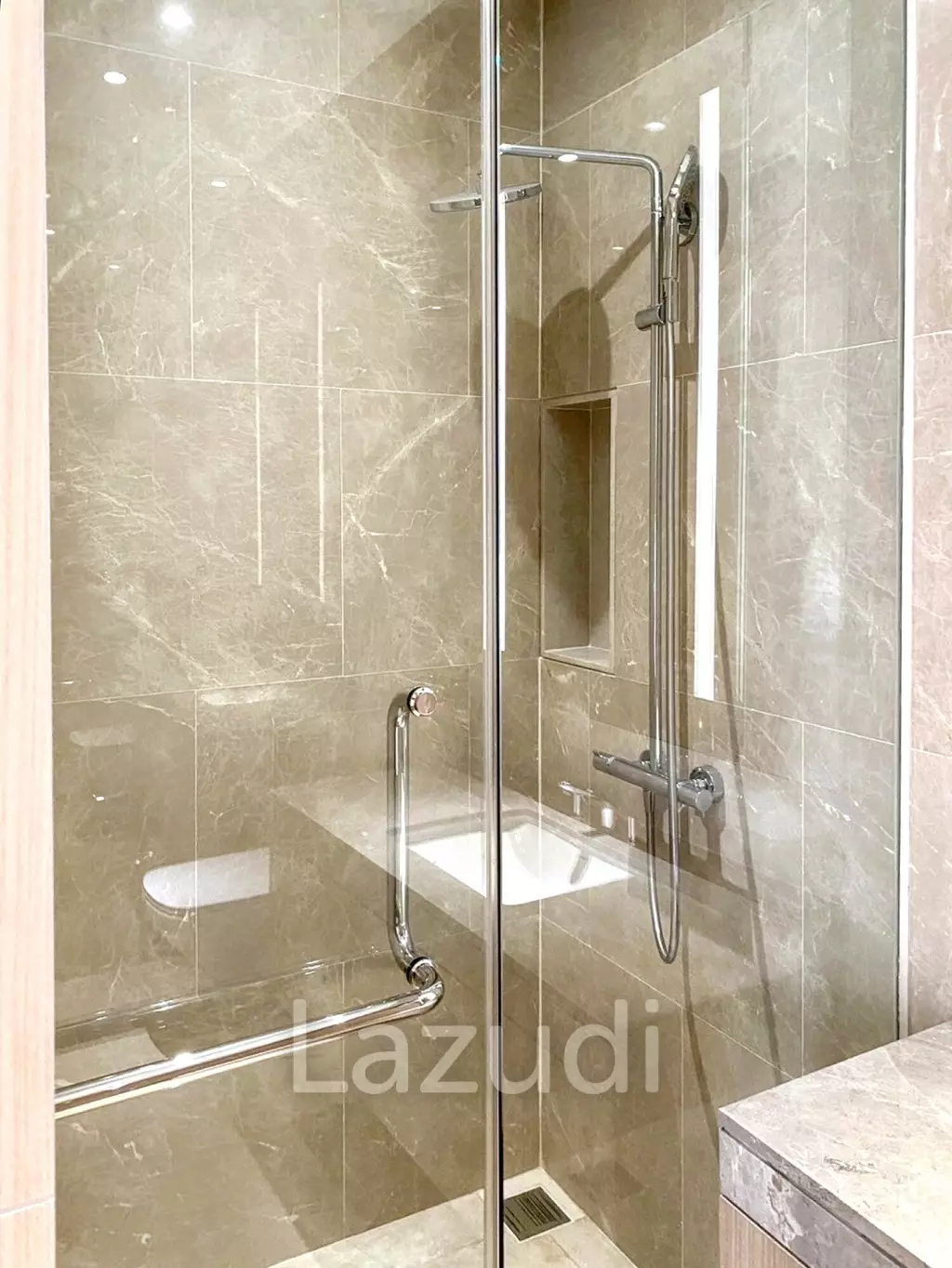 4 Bed 4 Bath 300 SQ.M . Magnolias Waterfront Residences