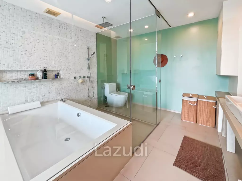 Ocas Condo: Luxury 2 Bedroom Beachfront Condo