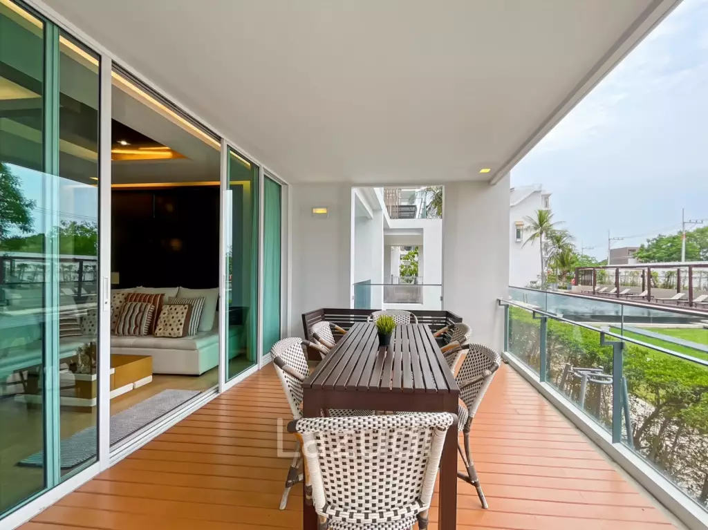 Ocas Condo: Luxury 2 Bedroom Beachfront Condo