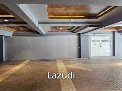 Food Hub and  Office Space Near BTS and Expressway