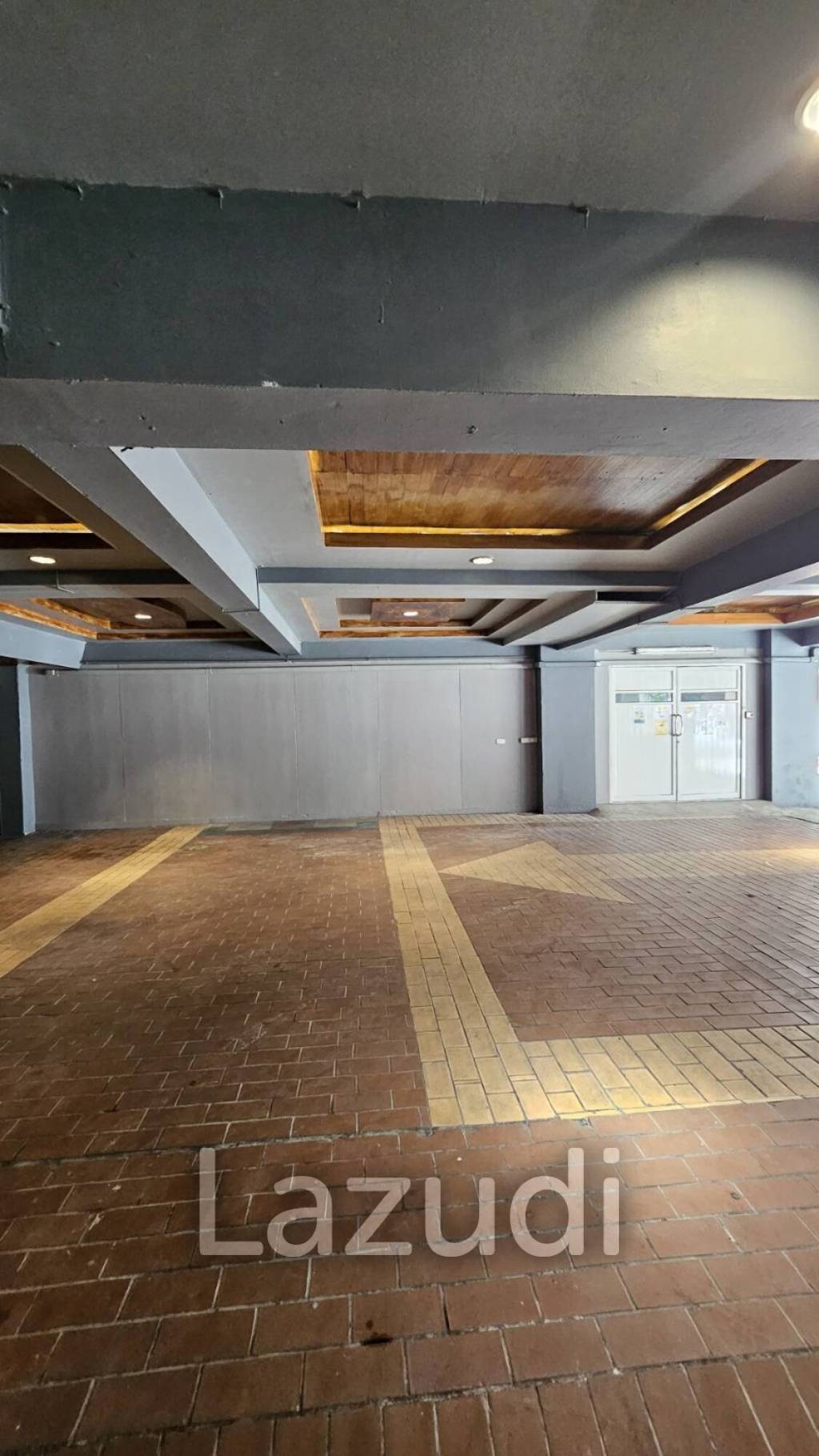 Food Hub and  Office Space Near BTS and Expressway