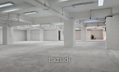 Food Hub and  Office Space Near BTS and Expressway
