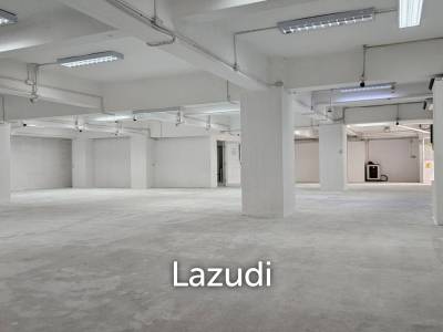 Food Hub and  Office Space Near BTS and Expressway