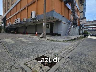 Food Hub and  Office Space Near BTS and Expressway