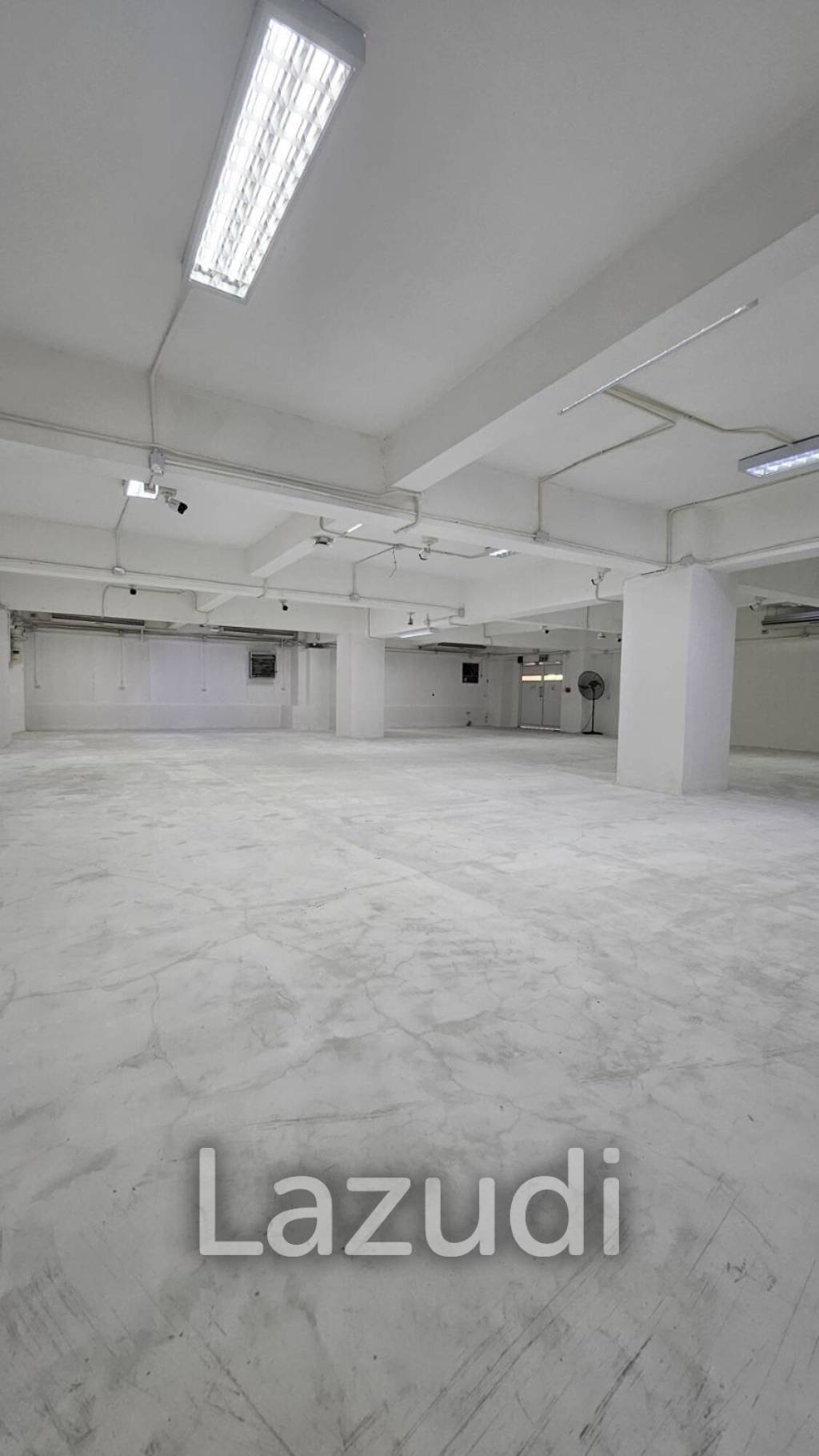 Food Hub and  Office Space Near BTS and Expressway