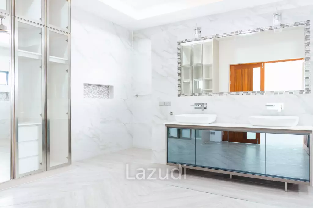 Modern Brand New 4 Bed Pool Villa