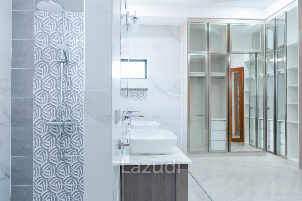 Modern Brand New 4 Bed Pool Villa