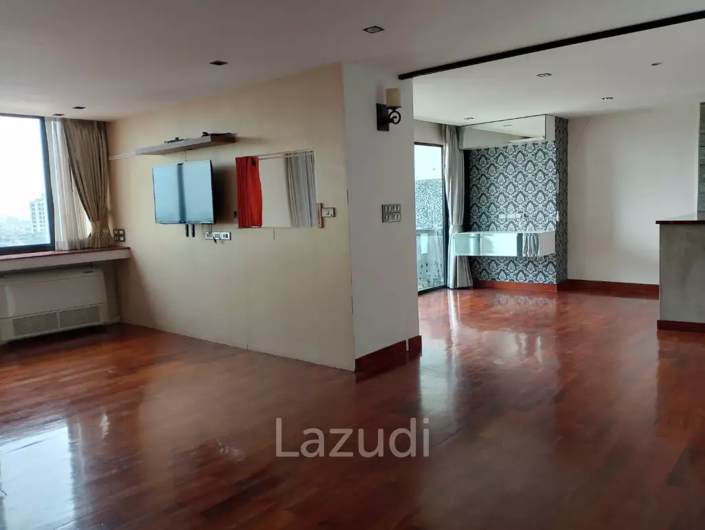 spacieous 1 bed 2 bath condo on 9th floor for sale