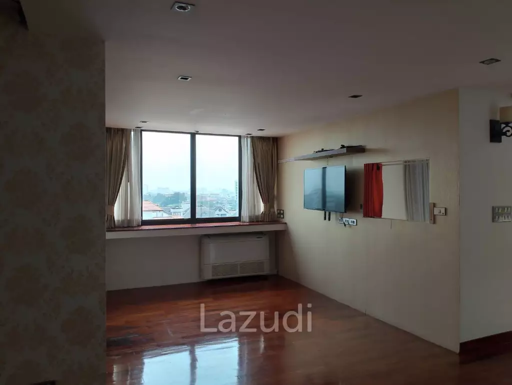spacieous 1 bed 2 bath condo on 9th floor for sale