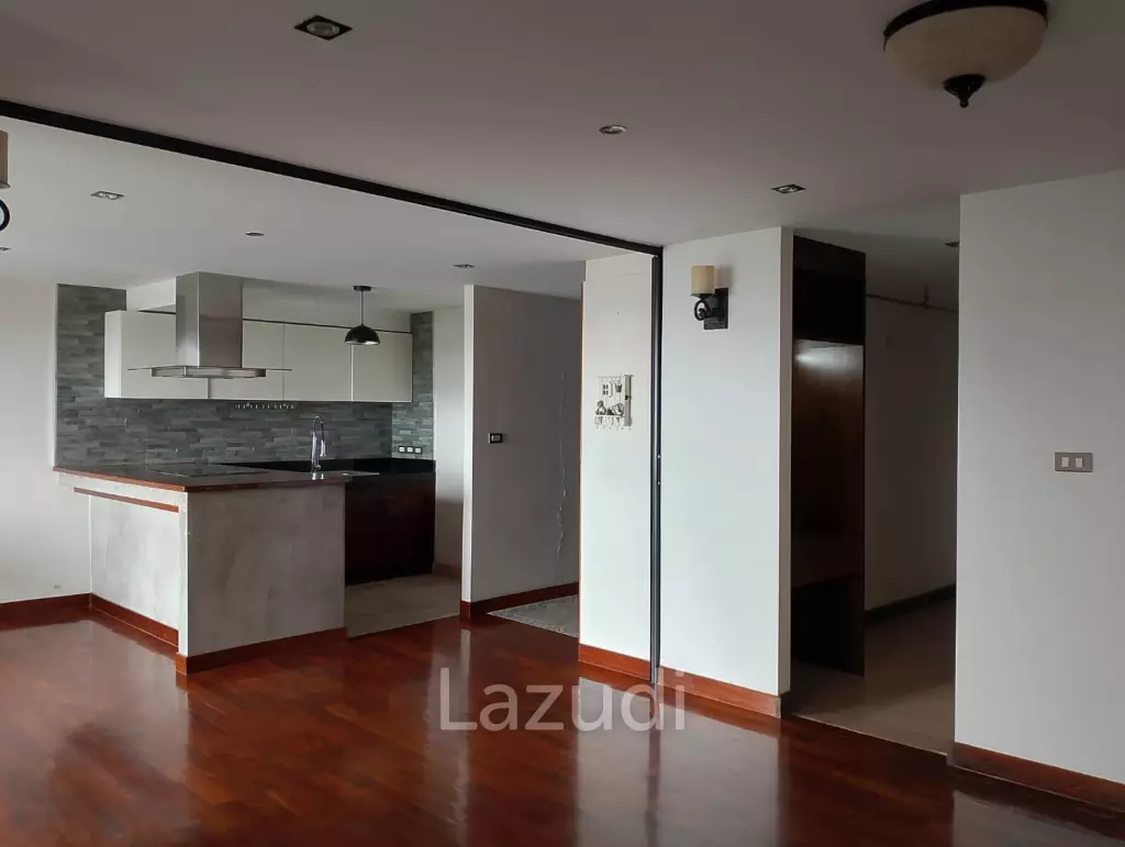 spacieous 1 bed 2 bath condo on 9th floor for sale
