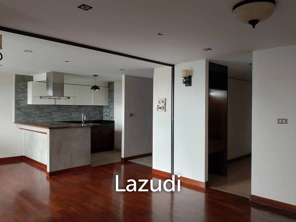 spacieous 1 bed 2 bath condo on 9th floor for sale