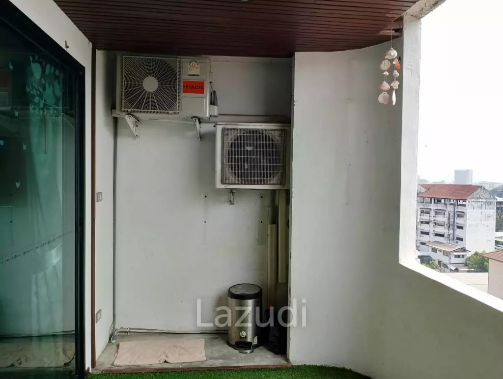 spacieous 1 bed 2 bath condo on 9th floor for sale
