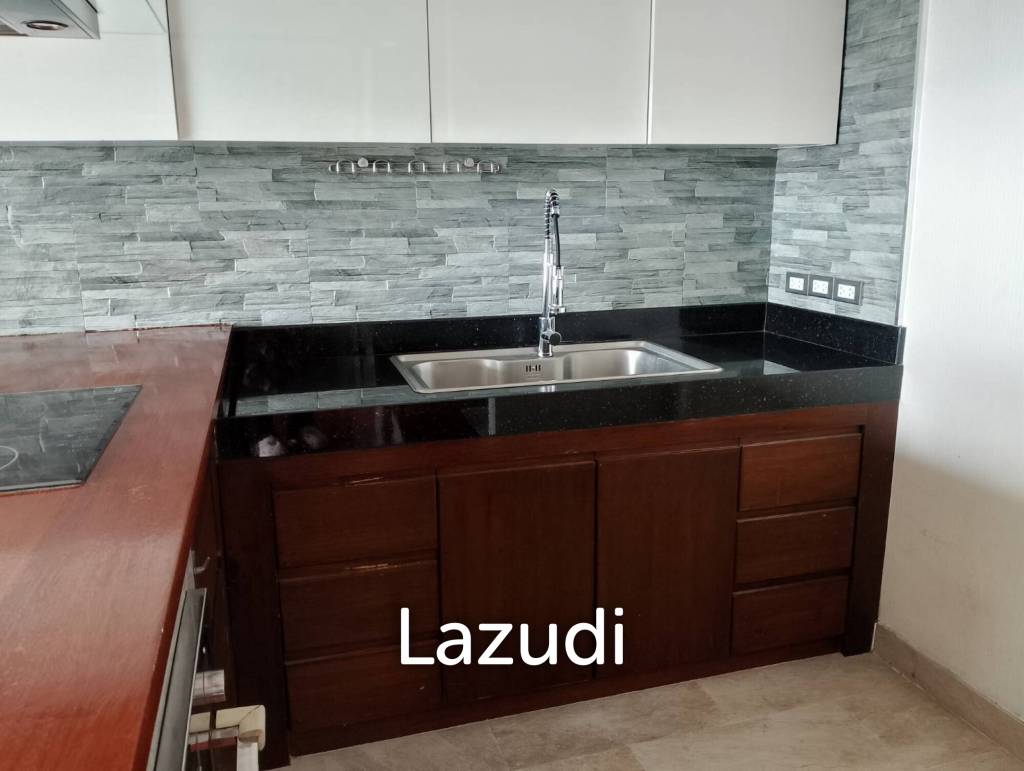 spacieous 1 bed 2 bath condo on 9th floor for sale