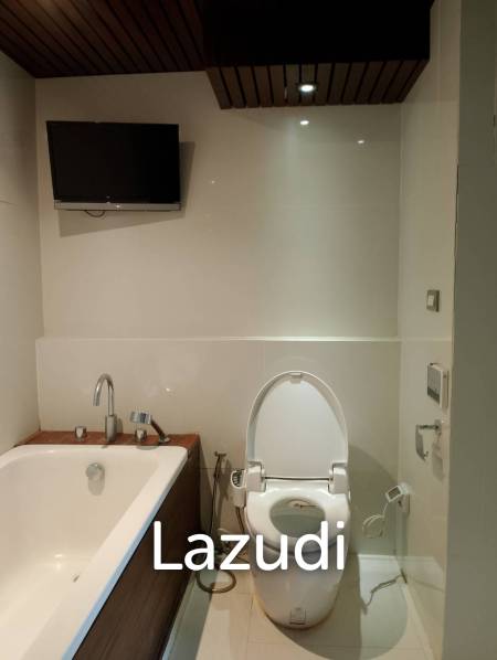 spacieous 1 bed 2 bath condo on 9th floor for sale