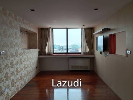 spacieous 1 bed 2 bath condo on 9th floor for sale