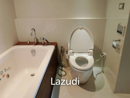spacieous 1 bed 2 bath condo on 9th floor for sale