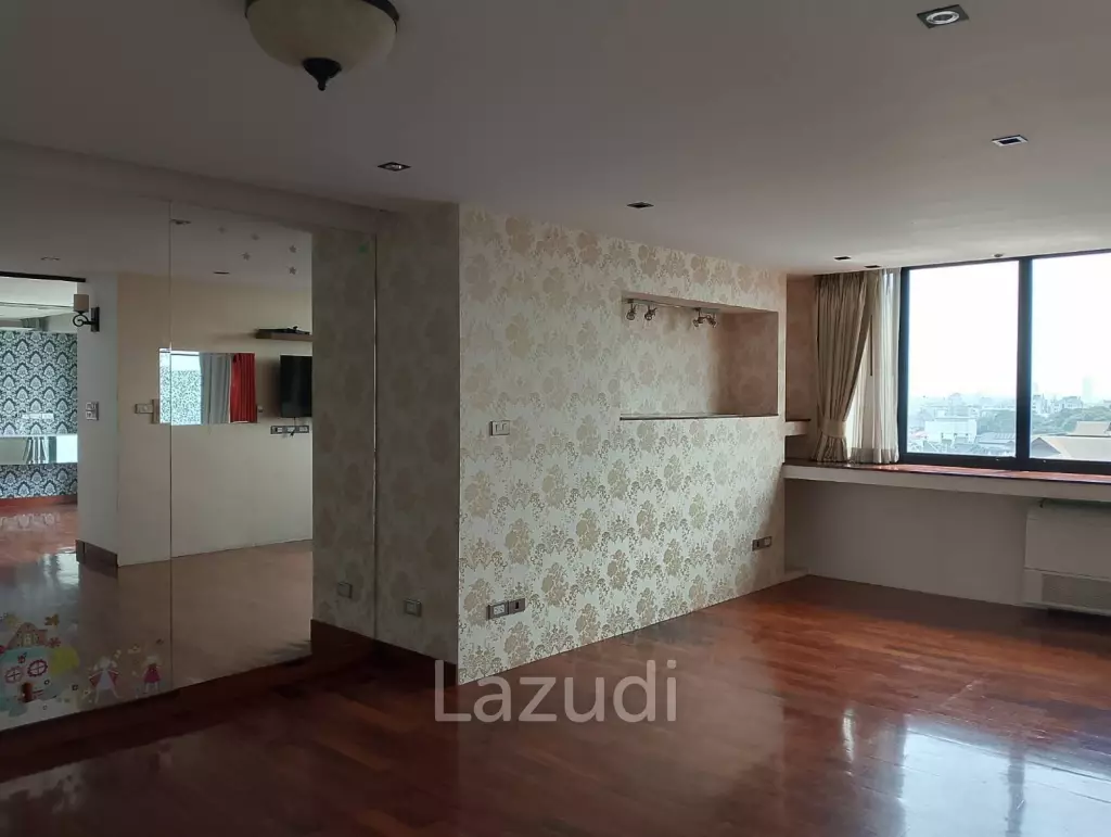 spacieous 1 bed 2 bath condo on 9th floor for sale