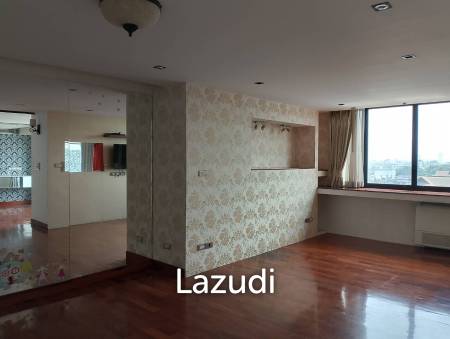 spacieous 1 bed 2 bath condo on 9th floor for sale