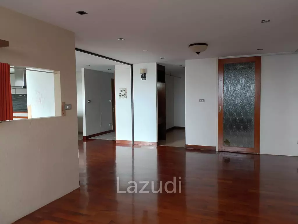 spacieous 1 bed 2 bath condo on 9th floor for sale