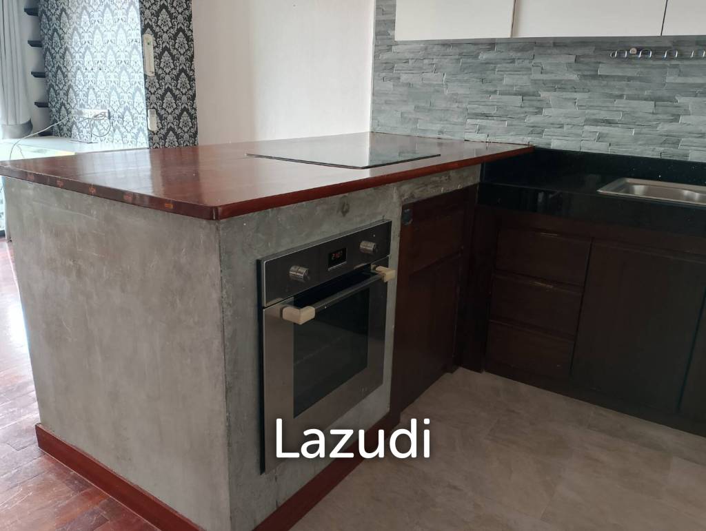 spacieous 1 bed 2 bath condo on 9th floor for sale