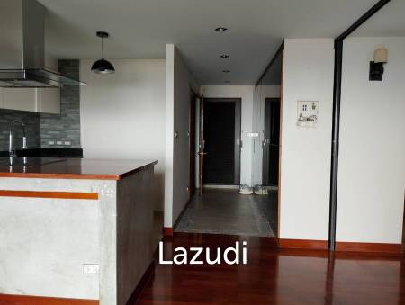 spacieous 1 bed 2 bath condo on 9th floor for sale