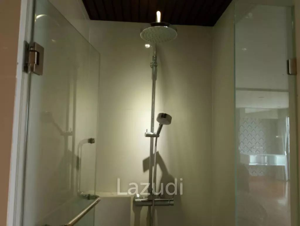 spacieous 1 bed 2 bath condo on 9th floor for sale