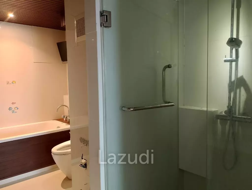 spacieous 1 bed 2 bath condo on 9th floor for sale