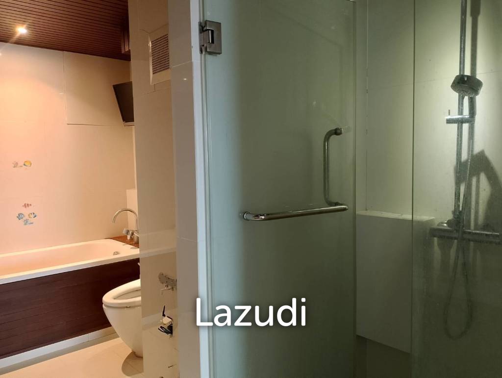spacieous 1 bed 2 bath condo on 9th floor for sale