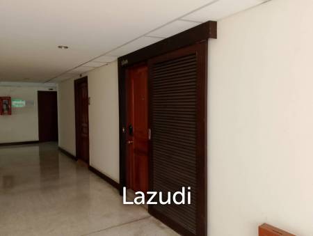 spacieous 1 bed 2 bath condo on 9th floor for sale