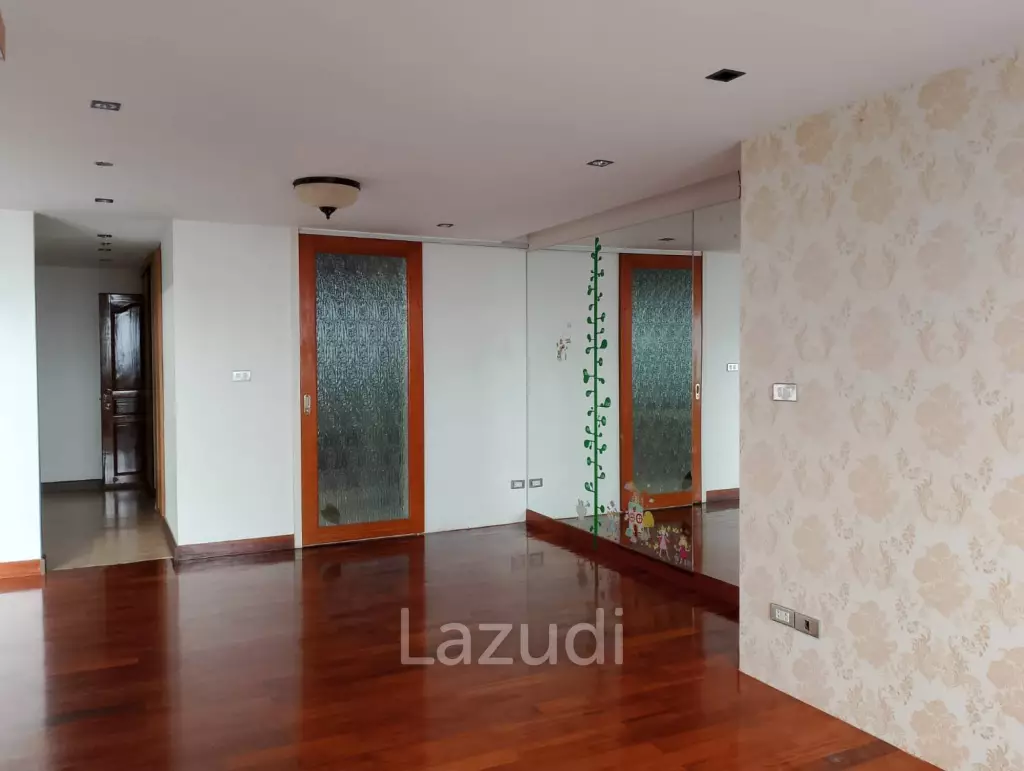 spacieous 1 bed 2 bath condo on 9th floor for sale