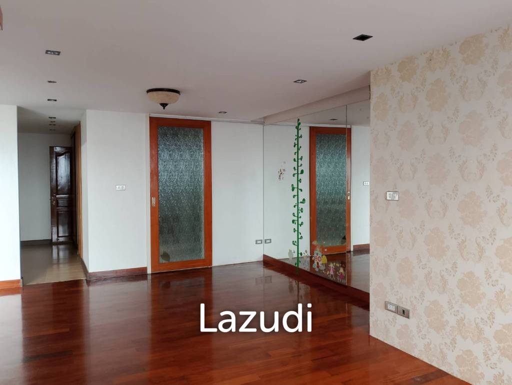 spacieous 1 bed 2 bath condo on 9th floor for sale