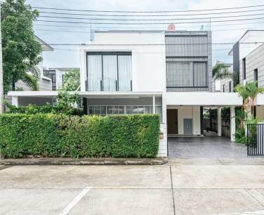 5 Bedroom Villa In Laguna Park For Rent